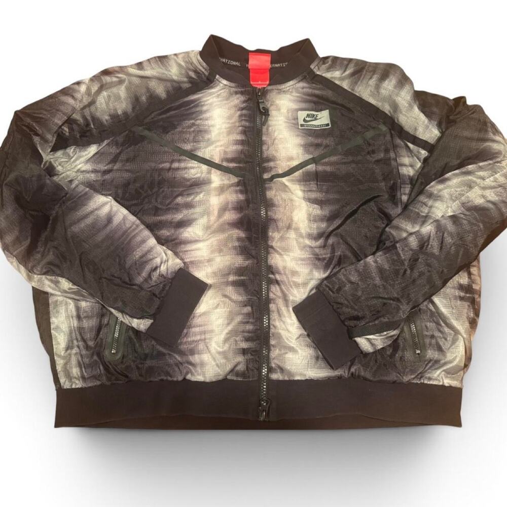 Nike international windrunner track jacket